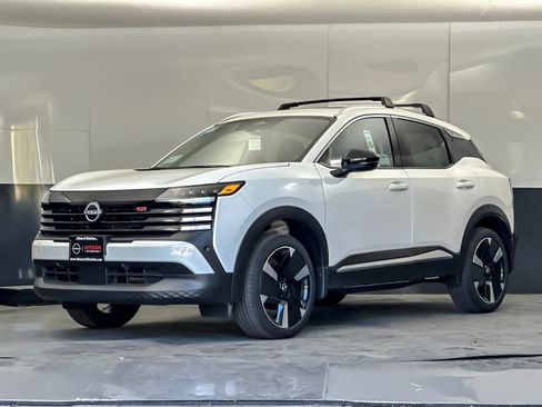 New 2026 Nissan Kicks SR w/ SR Premium Package FWD image 7
