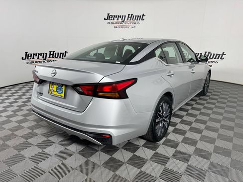 Used 2025 Nissan Altima 2.5 SV FWD image 6