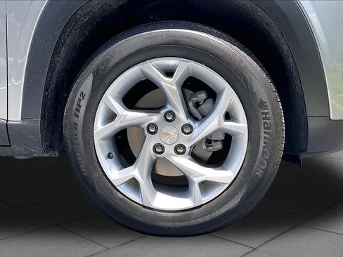 Used 2024 Chevrolet Trax LS w/ LS Convenience Package FWD image 10