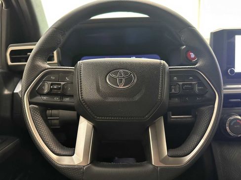 Certified 2025 Toyota Tacoma TRD Off-Road AWD/4WD image 11