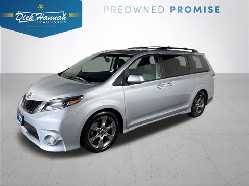 Used 2015 Toyota Sienna SE w/ SE Preferred Package FWD image 1