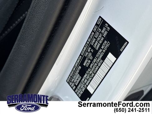 Used 2025 Volvo XC40 B5 Plus image 31