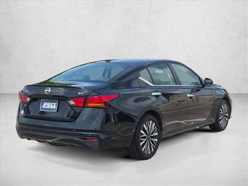 Used 2024 Nissan Altima 2.5 SV FWD image 5