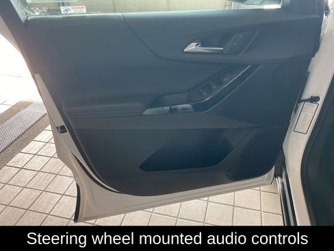 Used 2025 Chevrolet Equinox LT image 9