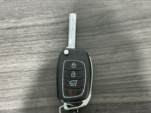 Used 2019 Hyundai Santa Fe XL SE image 35