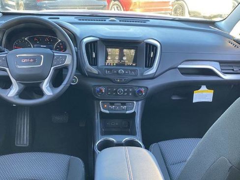 Used 2024 GMC Terrain SLE w/ Driver Convenience Package image 11