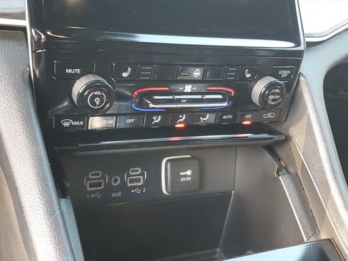 Used 2024 Jeep Grand Cherokee Limited RWD image 22