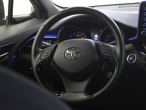Used 2021 Toyota C-HR XLE image 15