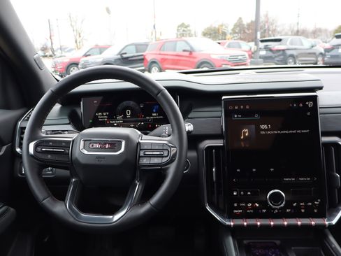 Used 2024 GMC Acadia AT4 w/ Luxury Package image 15