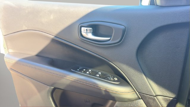Used 2018 Jeep Compass Limited w/ Safe & Security Group AWD/4WD image 19