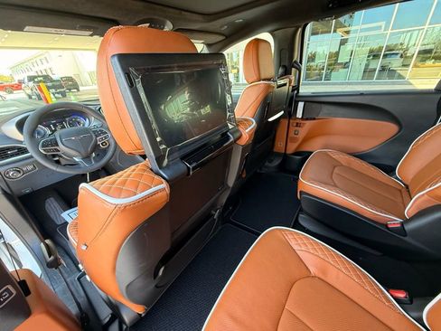 New 2026 Chrysler Pacifica Pinnacle FWD image 26