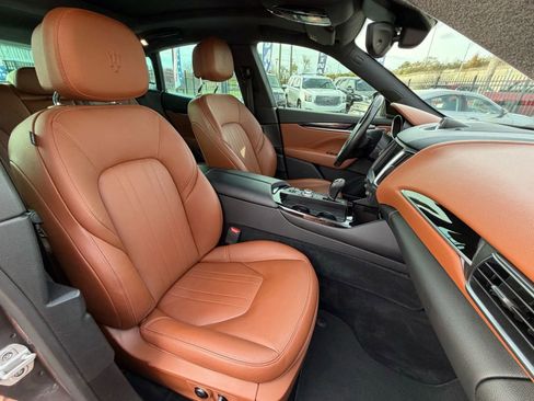 Used 2018 Maserati Levante image 25