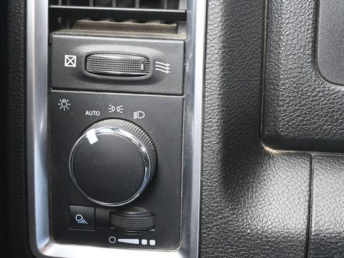 Used 2022 RAM 1500 Classic SLT AWD/4WD image 21
