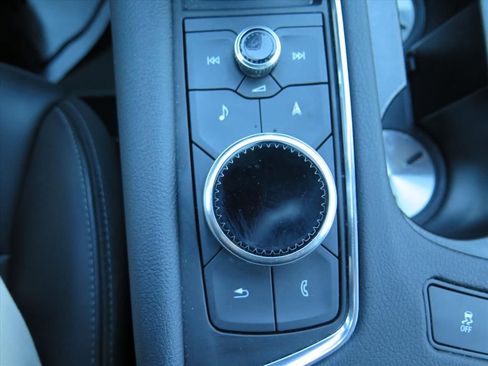 Used 2025 Cadillac XT6 Premium Luxury image 14