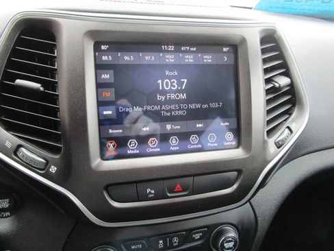 Used 2020 Jeep Cherokee Trailhawk w/ Cold Weather Group AWD/4WD image 16