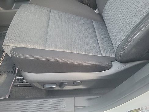 Used 2021 Nissan Rogue SV image 12