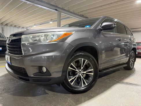 Used 2016 Toyota Highlander XLE AWD/4WD image 2