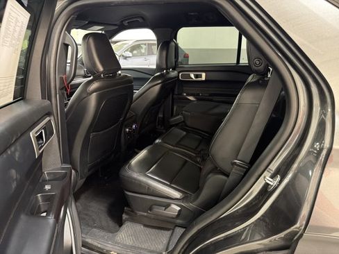 Used 2020 Ford Explorer XLT w/ Equipment Group 202A AWD/4WD image 8