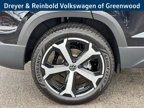 New 2026 Volkswagen Taos SEL image 9