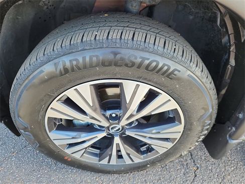 Certified 2023 Nissan Rogue SV image 17