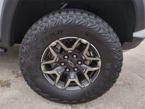 Used 2023 Chevrolet Colorado ZR2 w/ ZR2 Convenience Package III image 11