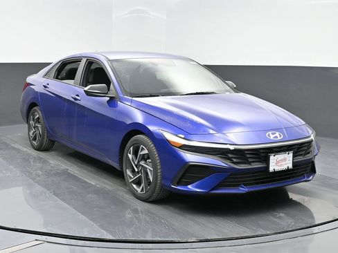 Certified 2025 Hyundai Elantra Sport FWD image 1