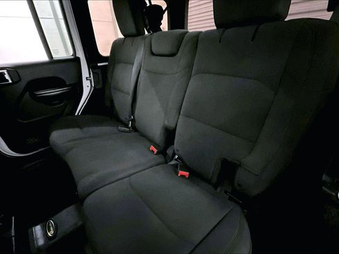 Used 2018 Jeep Wrangler Unlimited Sport S image 25