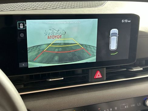 Used 2025 Kia Carnival EX image 17