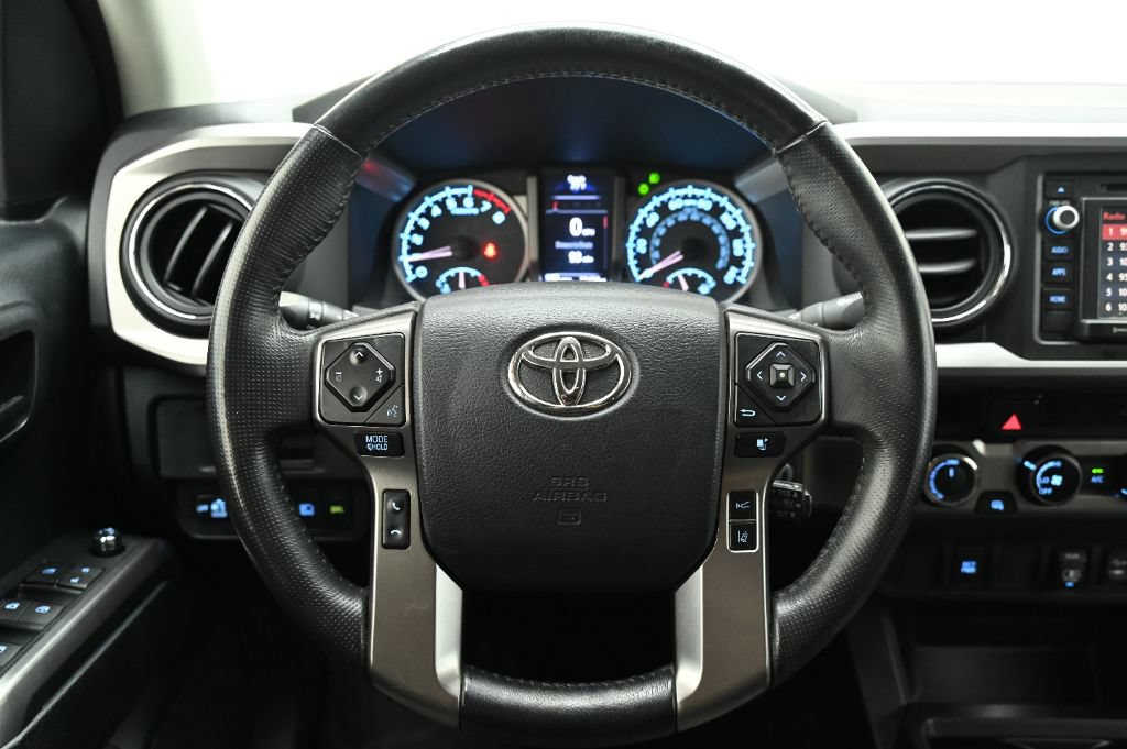 Used 2018 Toyota Tacoma SR5 AWD/4WD image 24