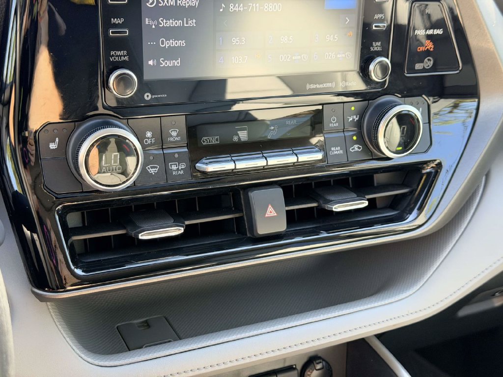 Certified 2021 Toyota Highlander XLE AWD/4WD image 5