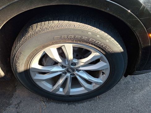 Used 2019 Audi Q7 3.0T Premium Plus w/ Premium Plus Package image 3