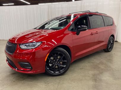 Used 2025 Chrysler Pacifica Limited