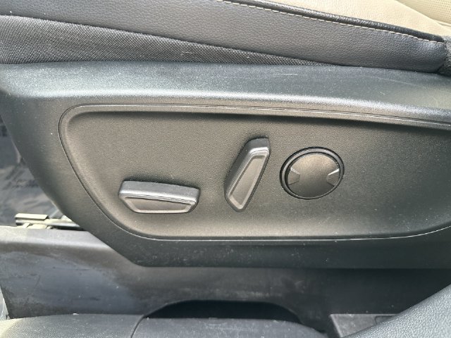 Used 2022 Ford Escape Titanium AWD/4WD image 23
