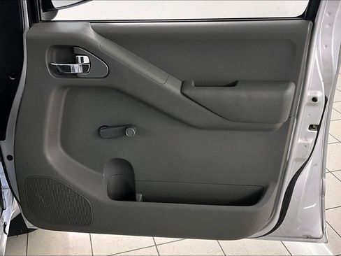 Used 2011 Nissan Frontier S image 29