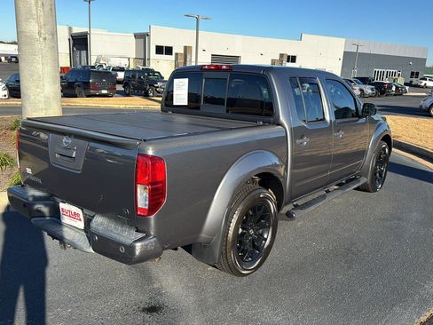 Used 2018 Nissan Frontier SV w/ Value Truck Package image 5