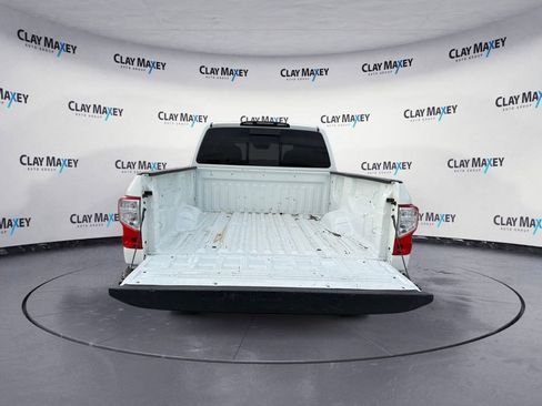 Used 2021 Nissan Titan SV image 16