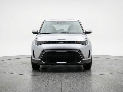 Used 2025 Kia Soul LX w/ LX Technology Package image 2