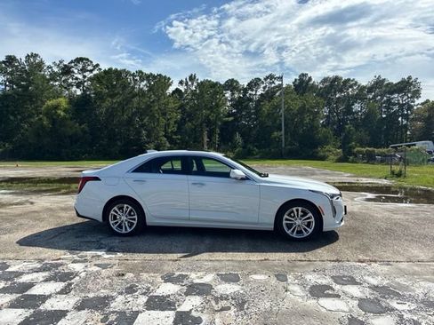 Used 2022 Cadillac CT4 Luxury w/ Sun And Sound Package RWD image 2
