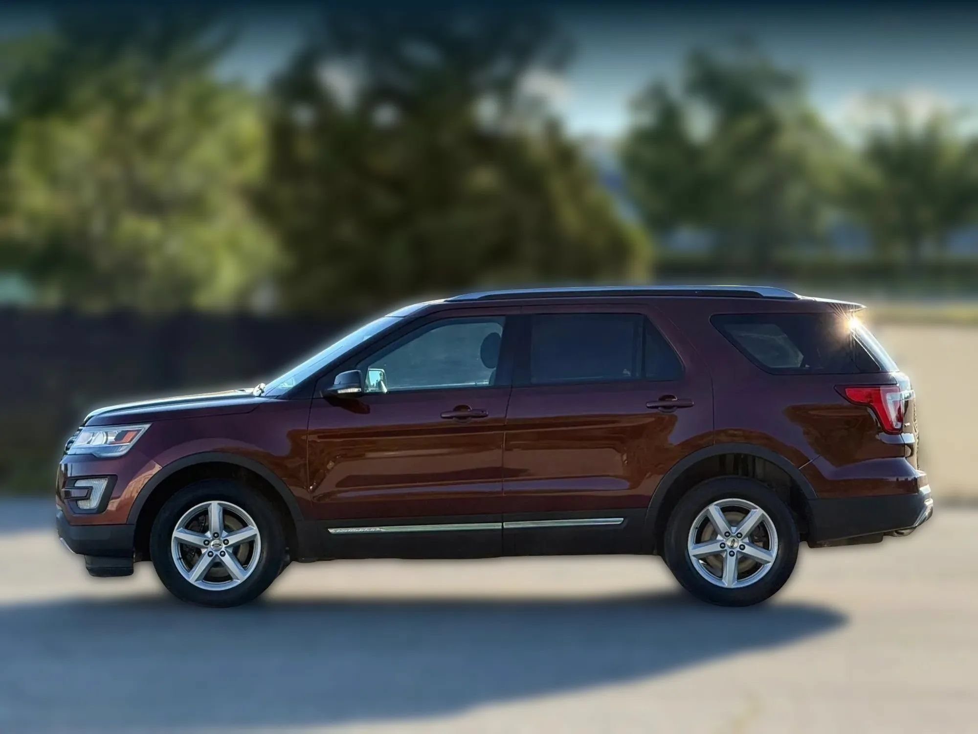 Used 2016 Ford Explorer XLT w/ Equipment Group 201A AWD/4WD image 8