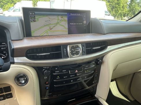 Used 2021 Lexus LX 570 4WD w/ Luxury Package image 25