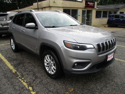 Used 2019 Jeep Cherokee Latitude w/ Popular Appearance Group AWD/4WD image 4