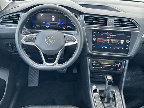 Certified 2023 Volkswagen Tiguan SE w/ Panoramic Sunroof Package image 14