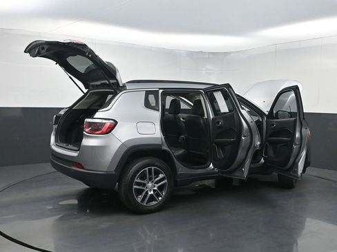 Used 2018 Jeep Compass Latitude w/ Popular Equipment Group image 36