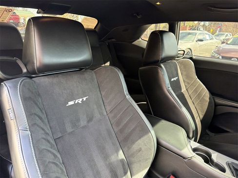 Used 2015 Dodge Challenger SRT Hellcat image 16