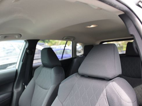 Used 2022 Toyota Corolla Cross LE AWD/4WD image 10
