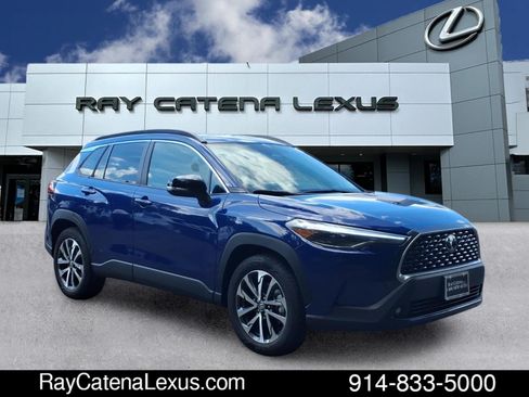 Used 2025 Toyota Corolla Cross XLE w/ Convenience Package AWD/4WD image 3