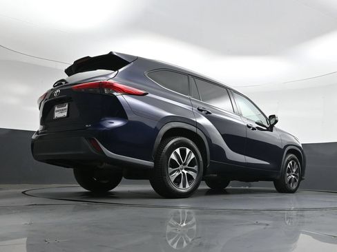 Used 2021 Toyota Highlander XLE FWD image 43