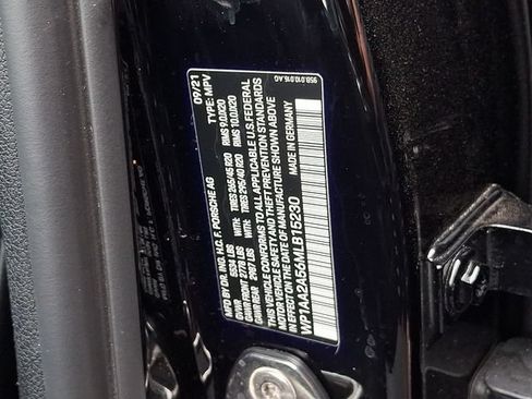 Certified 2021 Porsche Macan AWD/4WD image 30