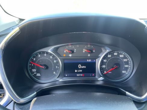 Used 2023 Chevrolet Equinox Premier image 10