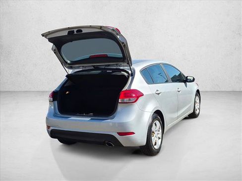 Used 2017 Kia Forte LX FWD image 5